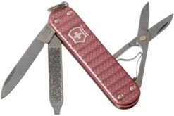 Lames Aventure 3 Victorinox Classic SD Precious Alox, Gentle Rose 0.6221.405G Couteau Suisse