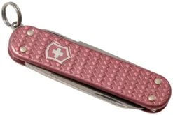 Victorinox Classic SD Precious Alox, Gentle Rose 0.6221.405G Couteau Suisse -Lames Aventure VT0 6221 405G 04 victorinox